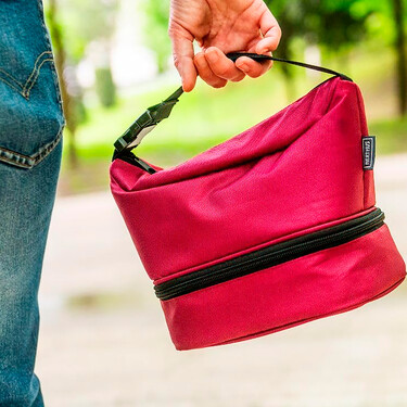La bolsa térmica con tupper incluido por 10 euros que es ideal para llevarse la comida a la oficina, el campo o la playa 