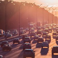 El precio de los coches usados más nuevos se dispara con la crisis de semiconductores, amenazando un parque móvil ya envejecido