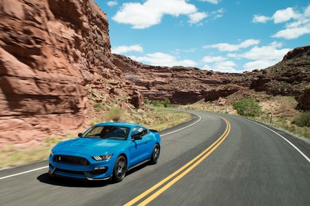 Si no pudiste comprar tu Shelby GT350, aún tienes hasta el otoño para hacerlo