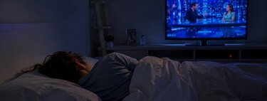 Los médicos lo tienen claro: dormir con la tele encendida puede empeorar tu descanso 