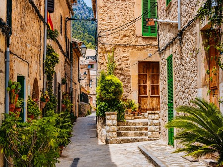 Viajes Escapadas Espana Pueblos Mallorca Encanto Playa Montana Chenoa Famosos Vacaciones