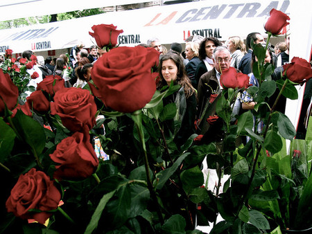 La fiesta de Sant Jordi, una auténtica bendición para las librerías y floristerías