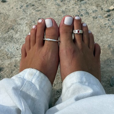 Mercadona llega justo a tiempo: su nuevo esmalte de uñas en color frutal es ideal para las pedicuras de agosto 2025
