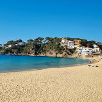 Este pueblo de pescadores lleno de calas escondidas es uno de los secretos mejor guardados de Cataluña 