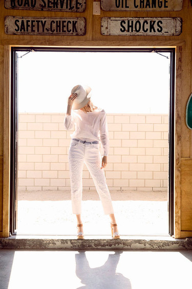 Levi's White on White nos anuncian la llegada del verano
