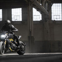 La Ducati Diavel 1260 S "Black and Steel" 2021 es una exquisita versión especial de la muscle bike con 162 CV, y llega en septiembre