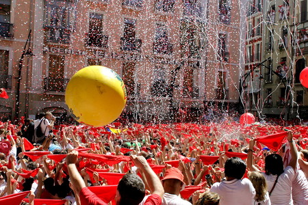 1200px Chupinazo8