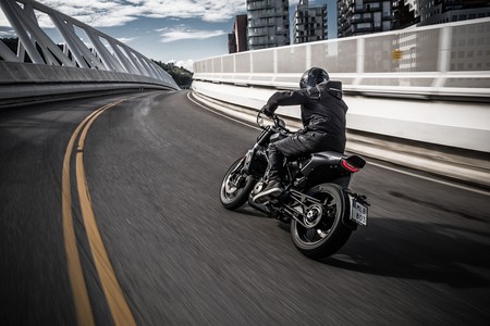 Husqvarna Svartpilen 701 2019 018