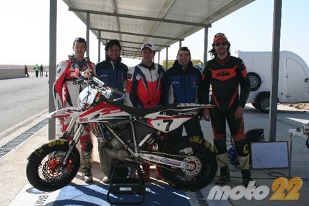 BMW G450X Supermotard, probamos una moto del campeonato del España