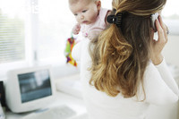 La Comisión Europea ha propuesto ampliar a 18 semanas la baja maternal mínima