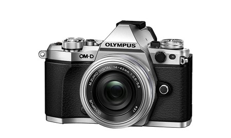 En la Red Night de MediaMarkt, con la Olympus OMD E-M5 Mark II con objetivo 14-42mm, te ahorras hoy 140 euros