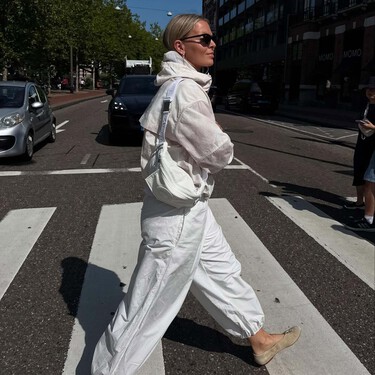 El pantalón barrel más favorecedor de la temporada está diseñado en Japón y cuesta menos de 40 euros