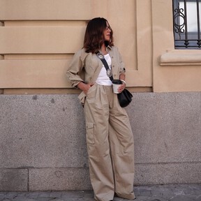 Zara arrasa con el conjunto monocolor que resuelve los looks de septiembre: elegante, favorecedor y versátil