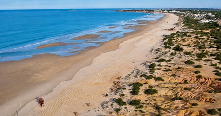 Viajes Escapadas Espana Pueblos Pesqueros Playa Mar Nuria Roca Destino Famosos Vacaciones
