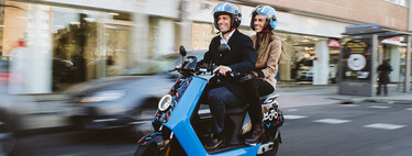 La letra pequeña del motosharing: cobros de 25 euros por identificar al conductor de una infracción y otras penalizaciones