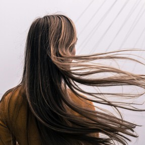 Adiós para siempre al pelo encrespado: los mejores consejos, basados en la ciencia, para acabar con el frizz de una vez por todas 