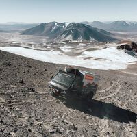 Este camión solar ha conquistado uno de los lugares más desafiantes de la Tierra: el volcán Ojos del Salado