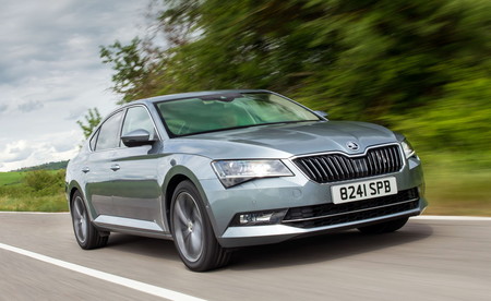 El nuevo Skoda Superb PHEV será la versión mejorada del Passat GTE