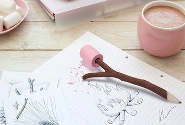 Un lápiz que te ayudará a soñar en la oficina con las vacaciones de verano 