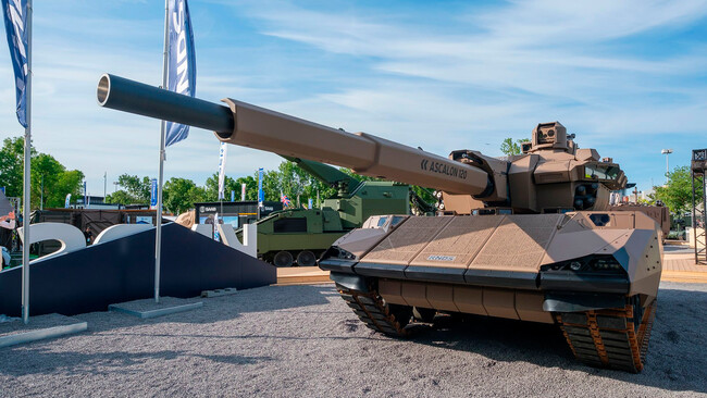 Capint Main Battle Tank 01