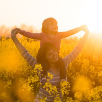 Una enfermera adopta a una bebé prematura ingresada en el hospital en el que trabajaba, tras conocer su triste historia