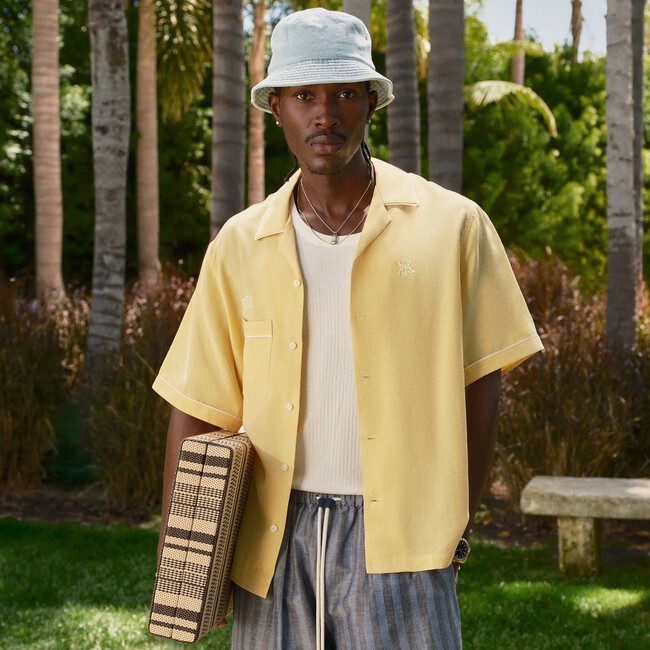 El Amarillo Mantequilla Sera El Color Que Dominara La Moda Masculina Este Verano Y Estas Rebajas Son La Excusa Perfecta Para Llevarlo