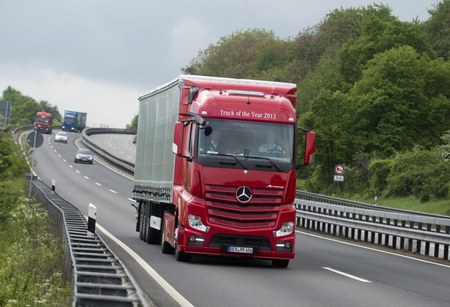 Nuevo control de velocidad de crucero que tiene en cuenta la topografía