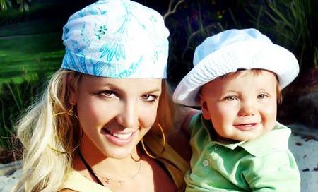 Britney Spears aprende a ser mamá