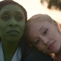 El director de 'Wicked 2' ocultó al estudio el final de la película y habla sobre la frase que Ariana Grande susurra a Cynthia Erivo: "Es la clave de su amistad"