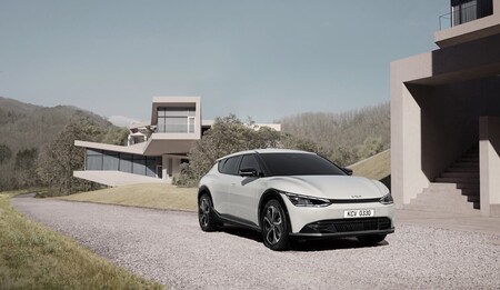¡Al descubierto! El nuevo Kia EV6 se deja ver sin tapujos por dentro y por fuera antes de su presentación