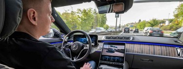 Mercedes se pasó el juego con su sistema de conducción autónoma, pero es tan avanzado que ha tenido que echar el freno. Ahora ofrecerá un Autopilot como el de Tesla