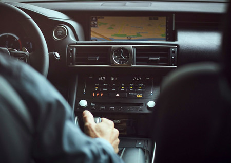 ¿Vale la pena arrancar en segunda? ¿Ahorras o estropeas tu motor?