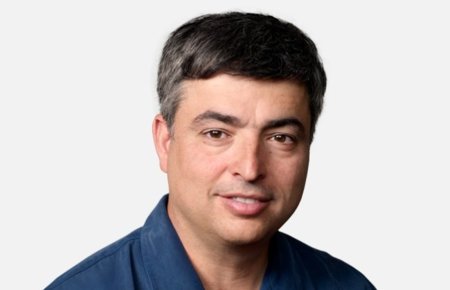 Eddy Cue, responsable de iTunes, es ascendido a vicepresidente de servicios y software en internet