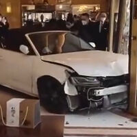 Un día de furia (China edition): le robaron el portátil en el hotel, así que decidió destrozar el vestíbulo con su Audi A5