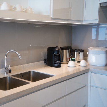 Lidl tiene unos organizadores para cajones que cuestan menos de 13 euros: ideales para ordenar cuchillos y cubiertos en cocinas pequeñas 