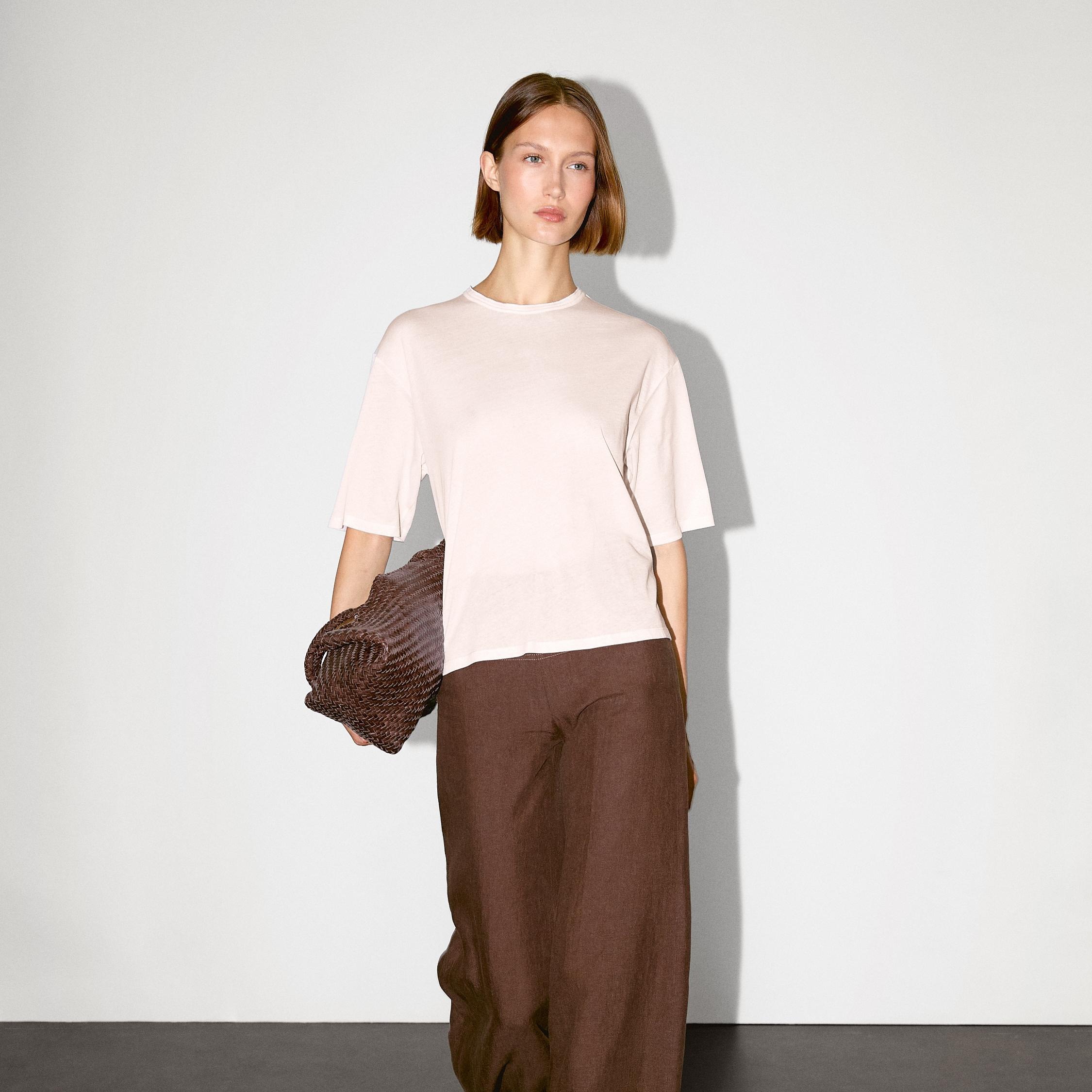 Camiseta fluída rosa pastel