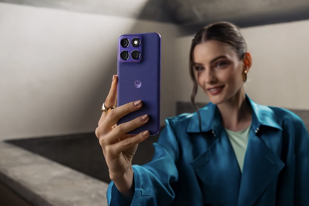 Motorola llena de color y curvas la gama media de México: edge 70 fusion plus