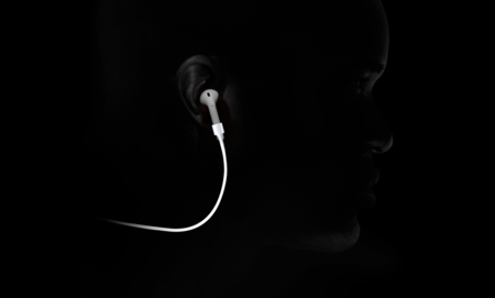 ¿Miedo a perder tus AirPods? Este accesorio de Spigen solucionará todos tus problemas