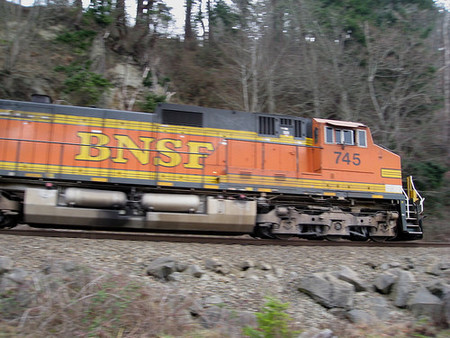 Warren Buffett se sube a la locomotora: compra empresa ferroviaria