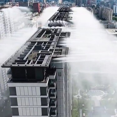 Hace tanto calor en China que han convertido los edificios en cascadas gigantes para enfriar ciudades enteras 