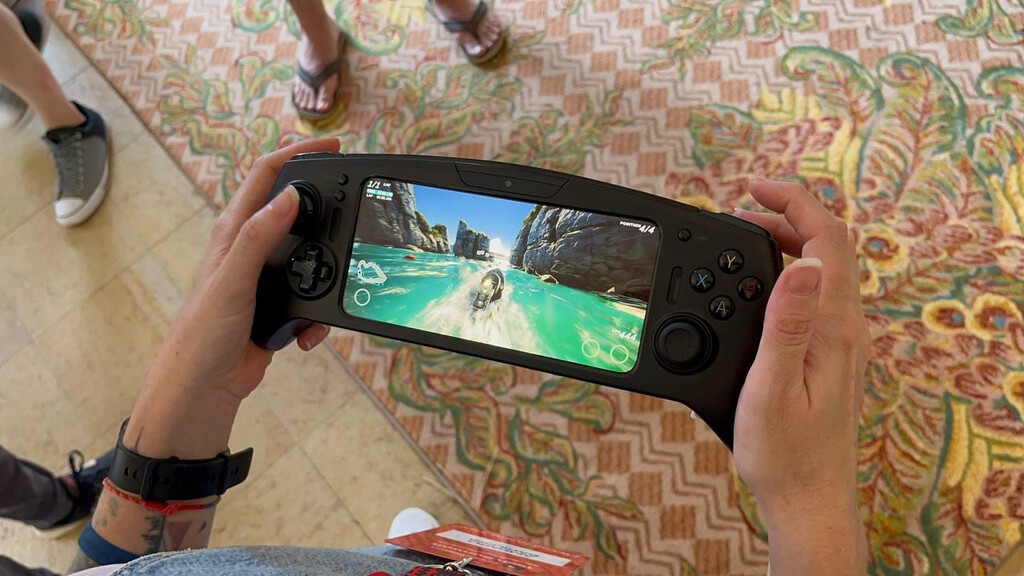 El Snapdragon G3x Gen 1 va a por las consolas portátiles con Android y trae una consola de prueba para demostrar todo su potencial