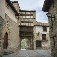 Esta villa medieval tiene uno de los cascos históricos más bellos de Teruel. Su restauración ha ganado una medalla de oro 