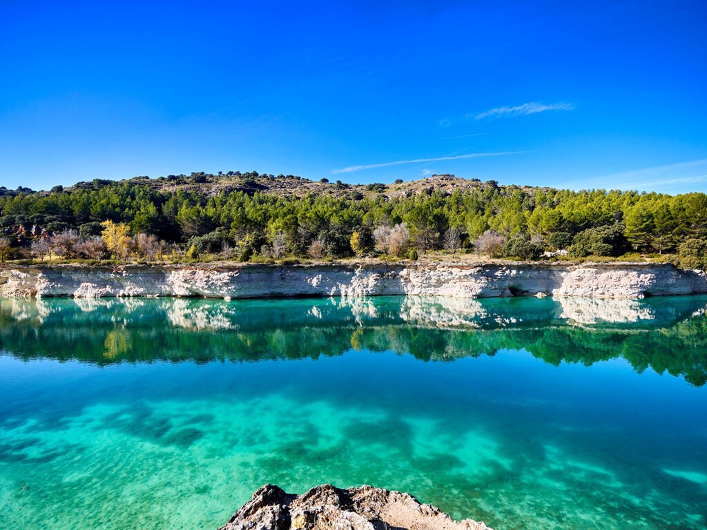 La alternativa sin masificar al Mediterráneo: unas piscinas naturales en Castilla-La Mancha que parecen el Caribe 