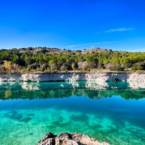 Las piscinas naturales paradisiacas que triunfan en Castilla-La Mancha: un oasis manchego para escapar del calor