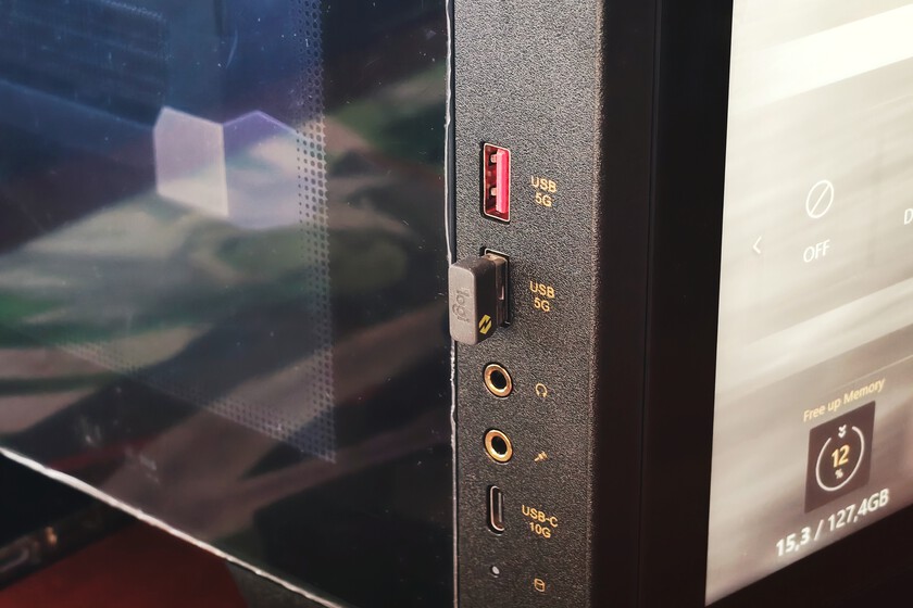 Hay puertos USB verdes, naranjas y hasta morados. La regla del color que indica su generación se extinguió