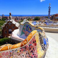 Cada año más nómadas digitales de países ricos se mudan a Barcelona. La ciudad tiene más frentes que Airbnb y el turismo masivo