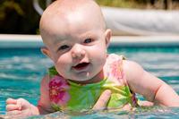 La foto de tu bebé en julio: en la piscina