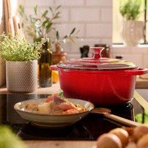 La olla de hierro fundido de Lidl por menos de 27 euros que nada tiene que envidiar a la mítica Le Creuset 
