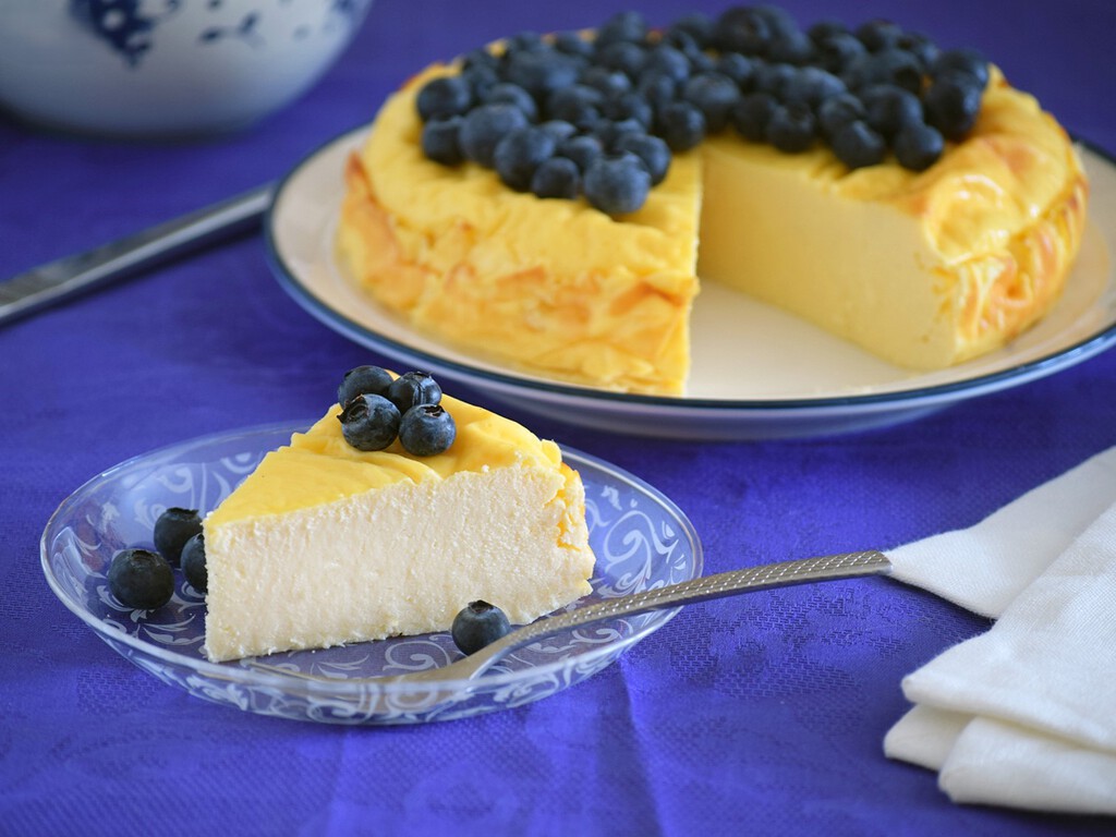 ¿Tienes yogur y huevos en la nevera? Prepara este postre esponjoso y facilísimo con solo cuatro ingredientes cotidianos