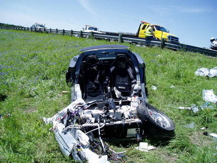 Lotus Elise desintegrado tras un accidente